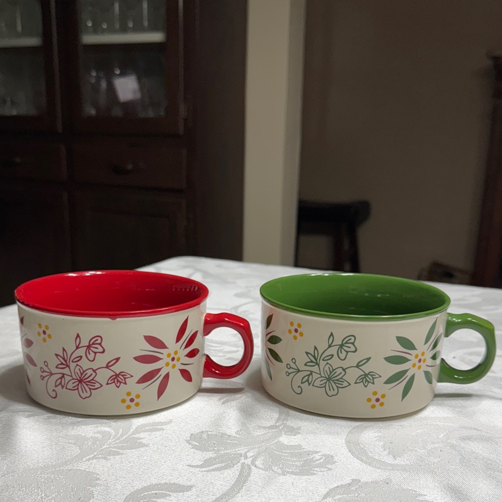 (2) EUC Temptations, by Tara,  Old World bowls.  22oz.  Like New.